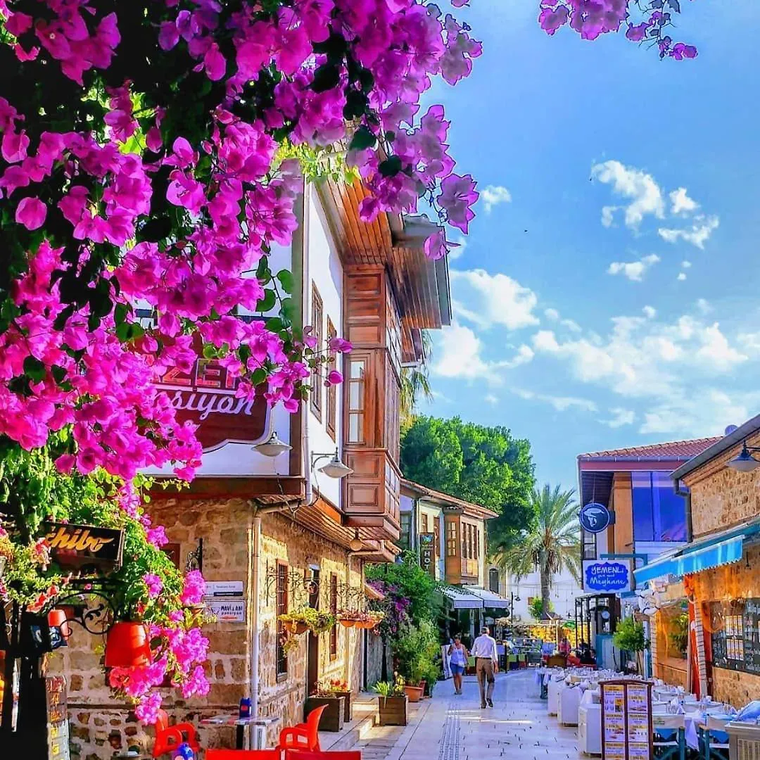 Deer Hostel & Hotel Antalya