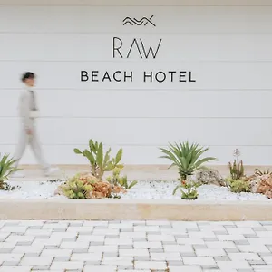 Отель Raw